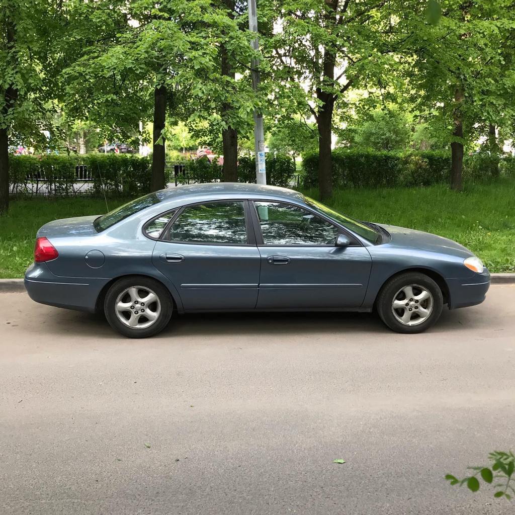Ford Taurus SE