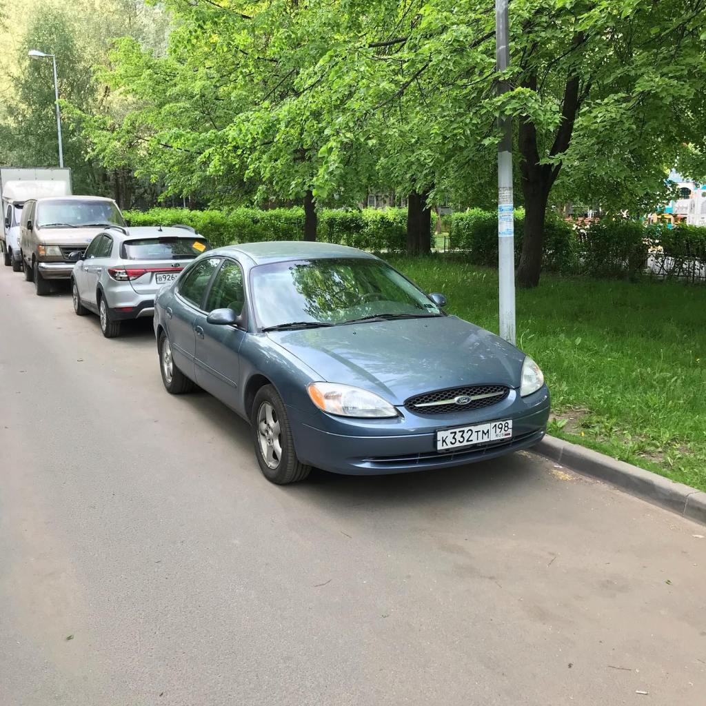 Ford Taurus SE (1999)