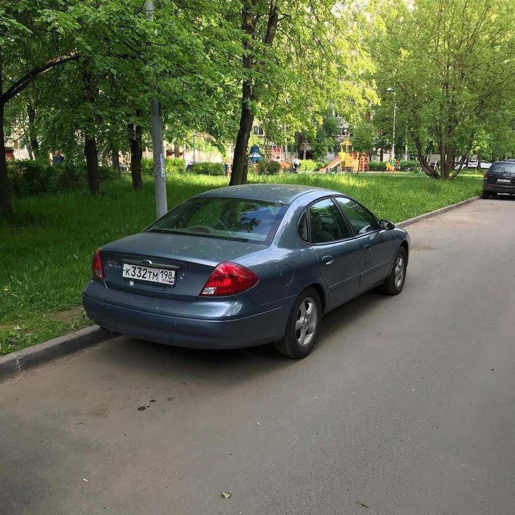 Ford Taurus SE (1999)