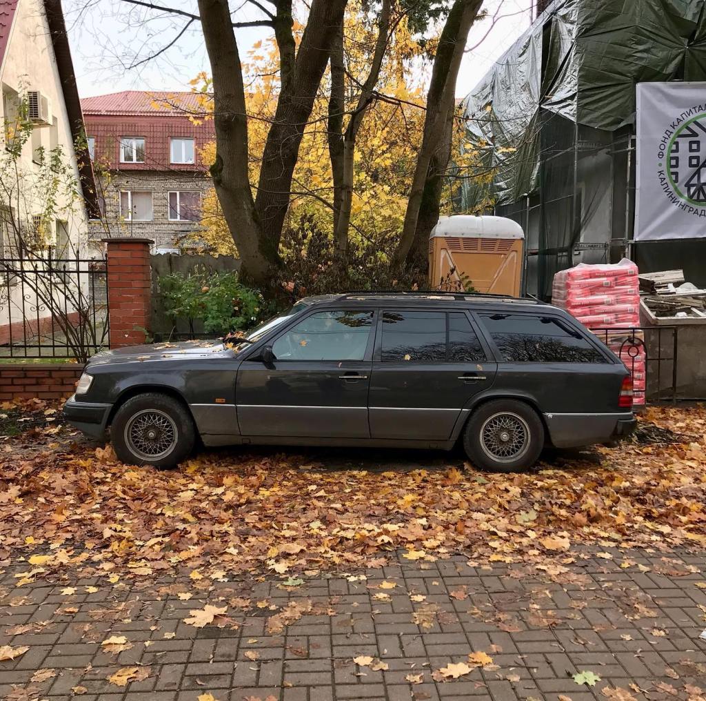 Mercedes-Benz W124 (E300)