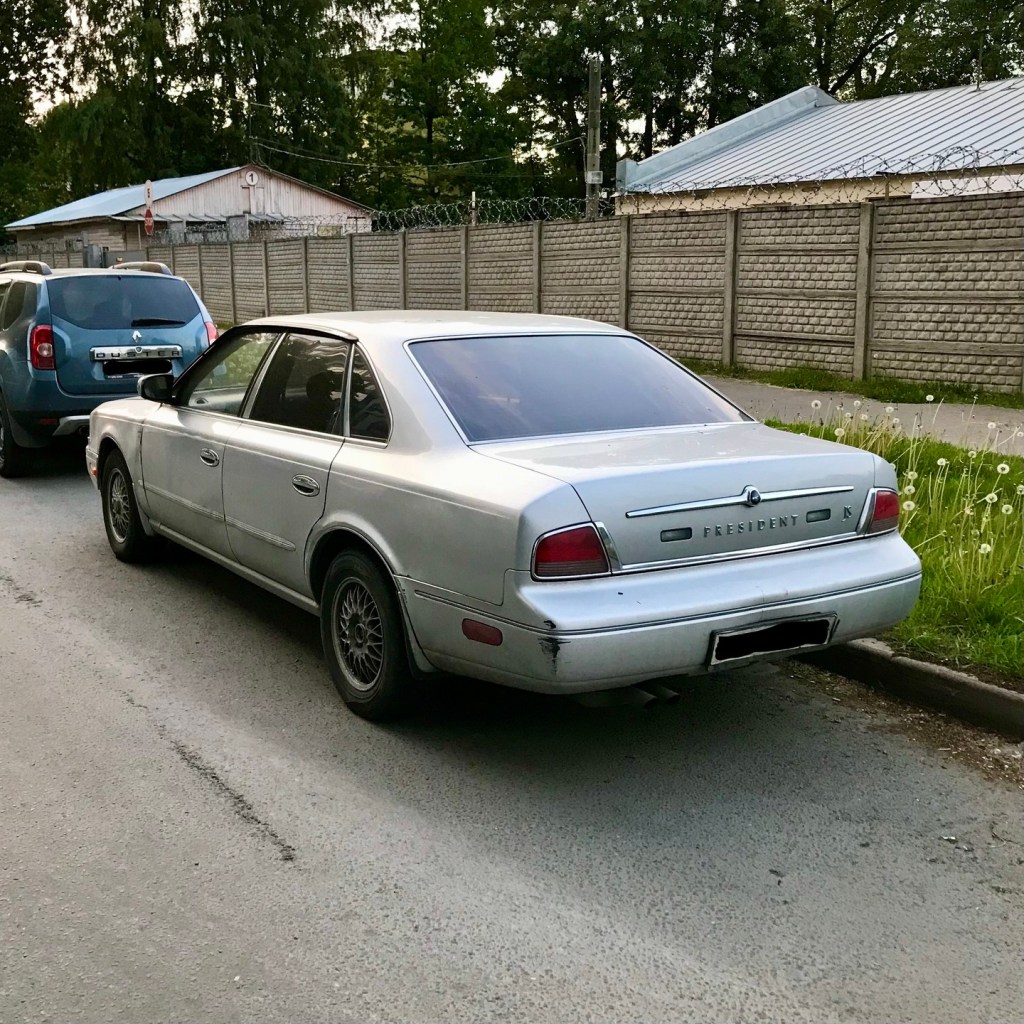 Nissan President HG50 (1990)