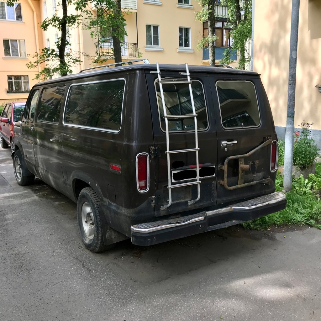 Ford Club Wagon (1975)