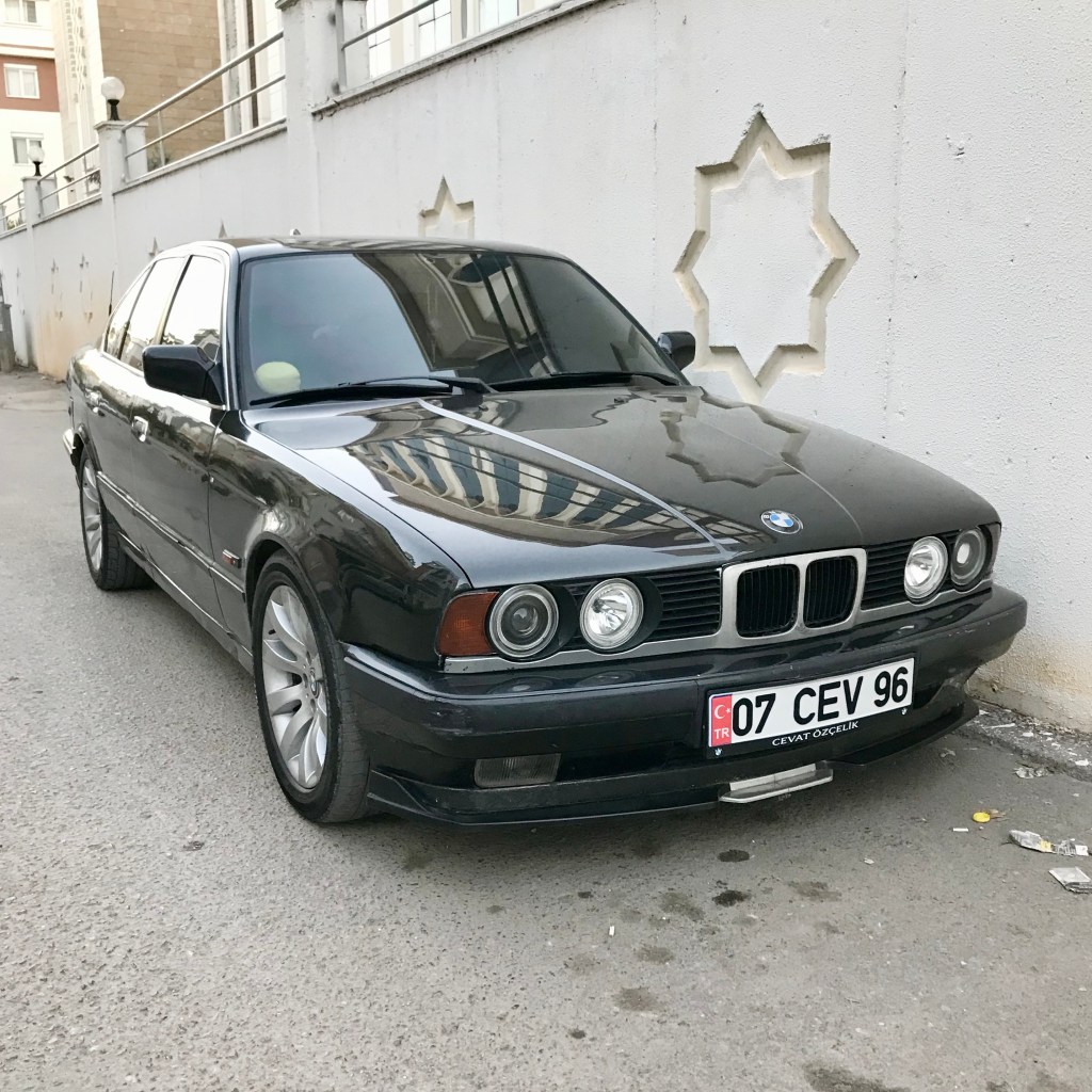 BMW 5 Series (E34) (1988)