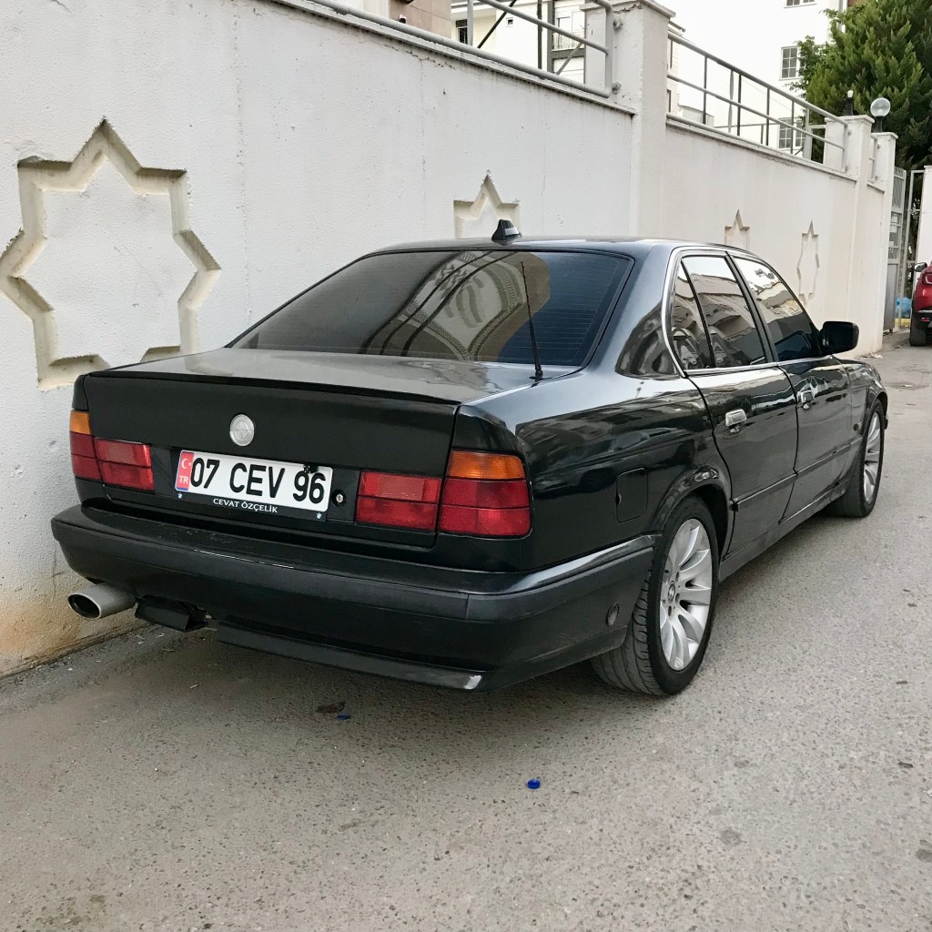 BMW 5 Series (E34) (1988)