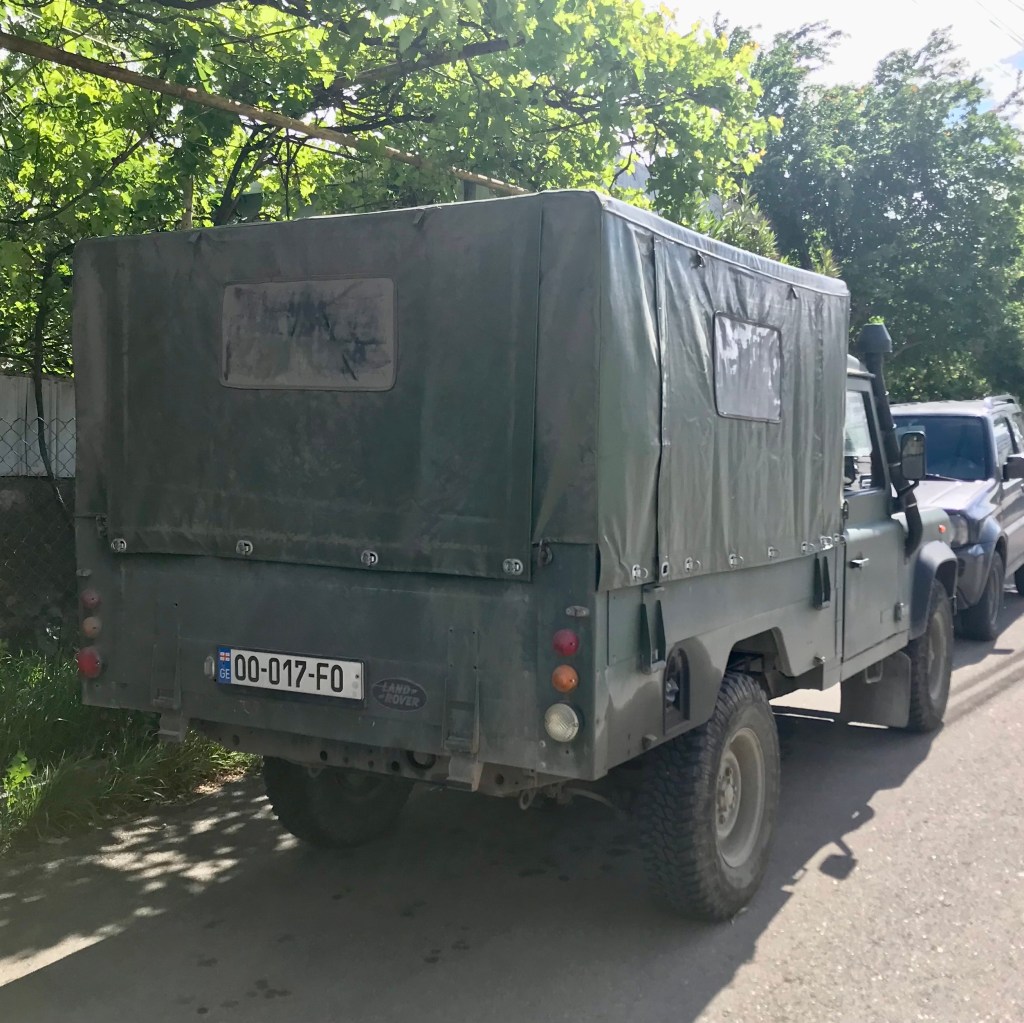 Land Rover Defender 110 (1983)