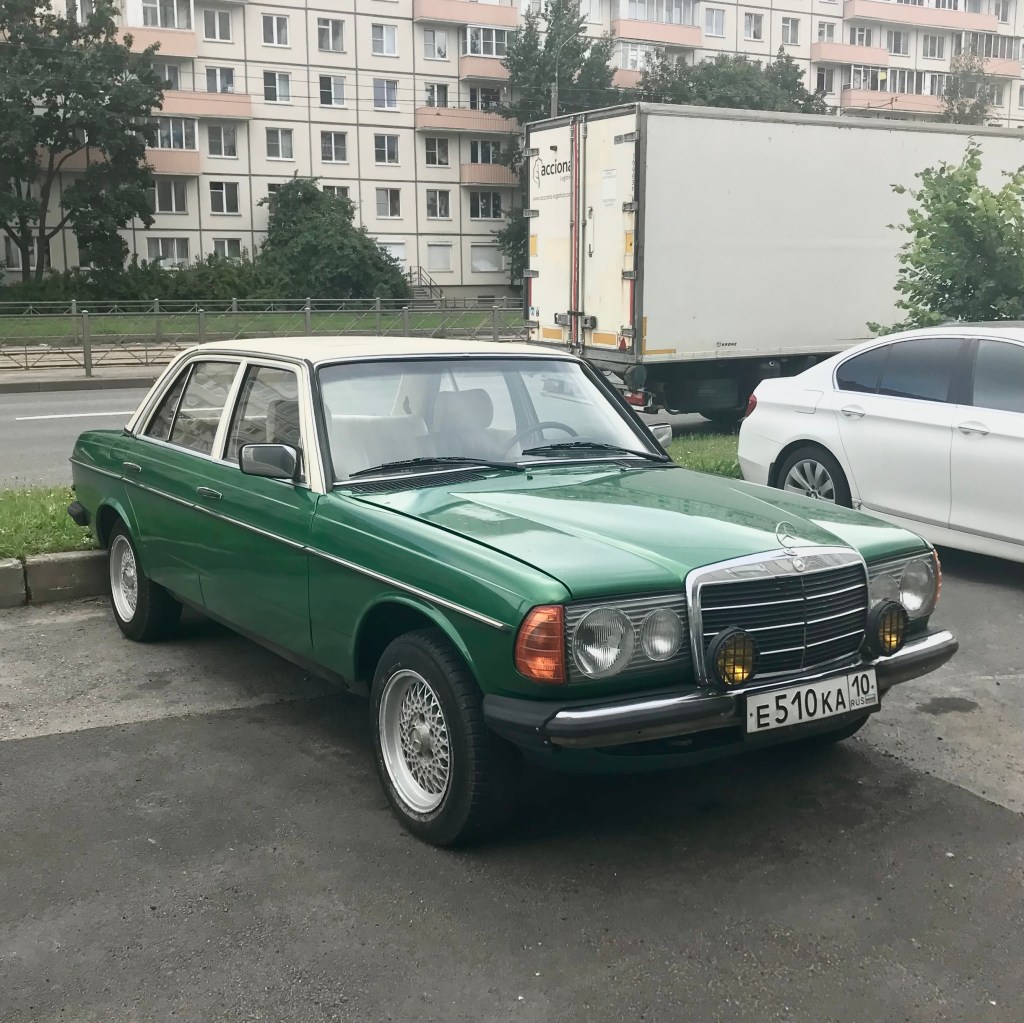 Mercedes-Benz W123 (300D) (1977)