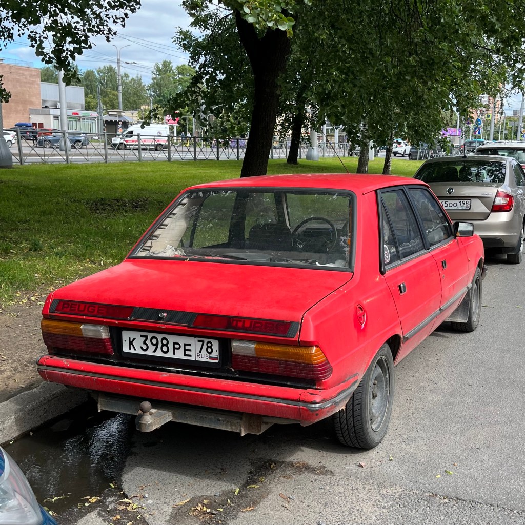 Peugeot 305 (1977)
