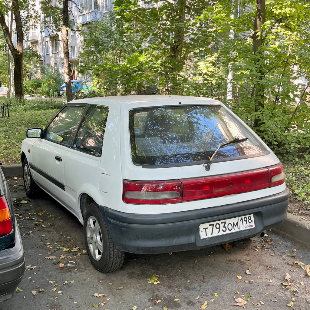 Mazda 323 (1989)