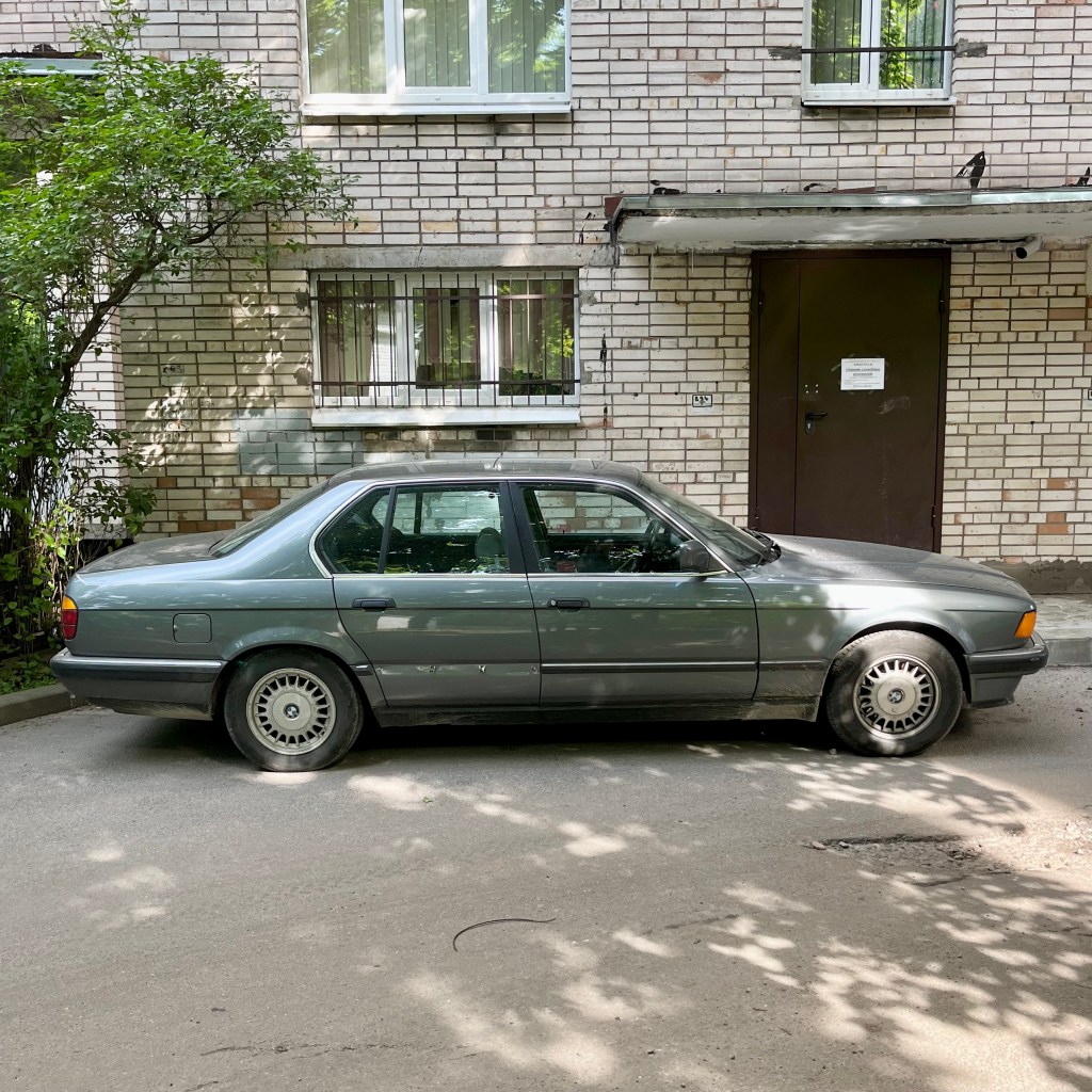 BMW 7 Series (E32) (1986)